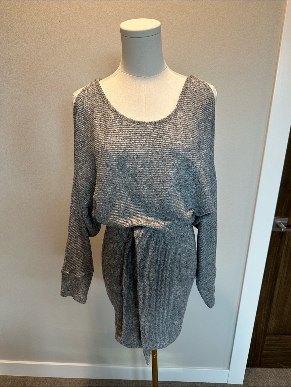VENUS Gray Scoop Neck Knit Sweater Dress with Self Tie